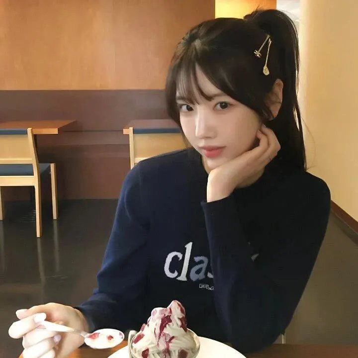 背鸭子的男孩